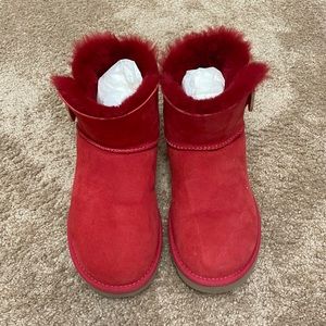 UGG ♥️Perfect Bailey Button Mini in Bright Red 🔥